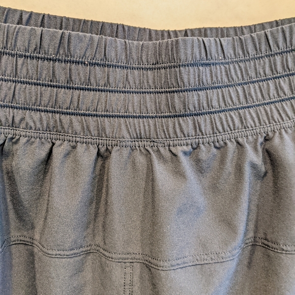 Lululemon Wanderer Culottes in true navy size 10 like new - Picture 7 of 14